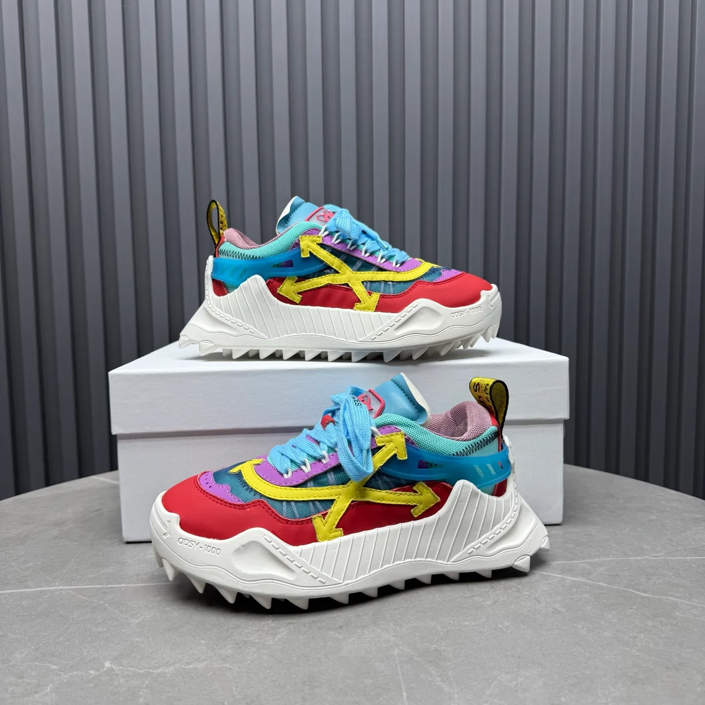 P680 OFF WHITE⚡️Couple style⚡️ Size: 35-40 women’s style 39-46 men’s style